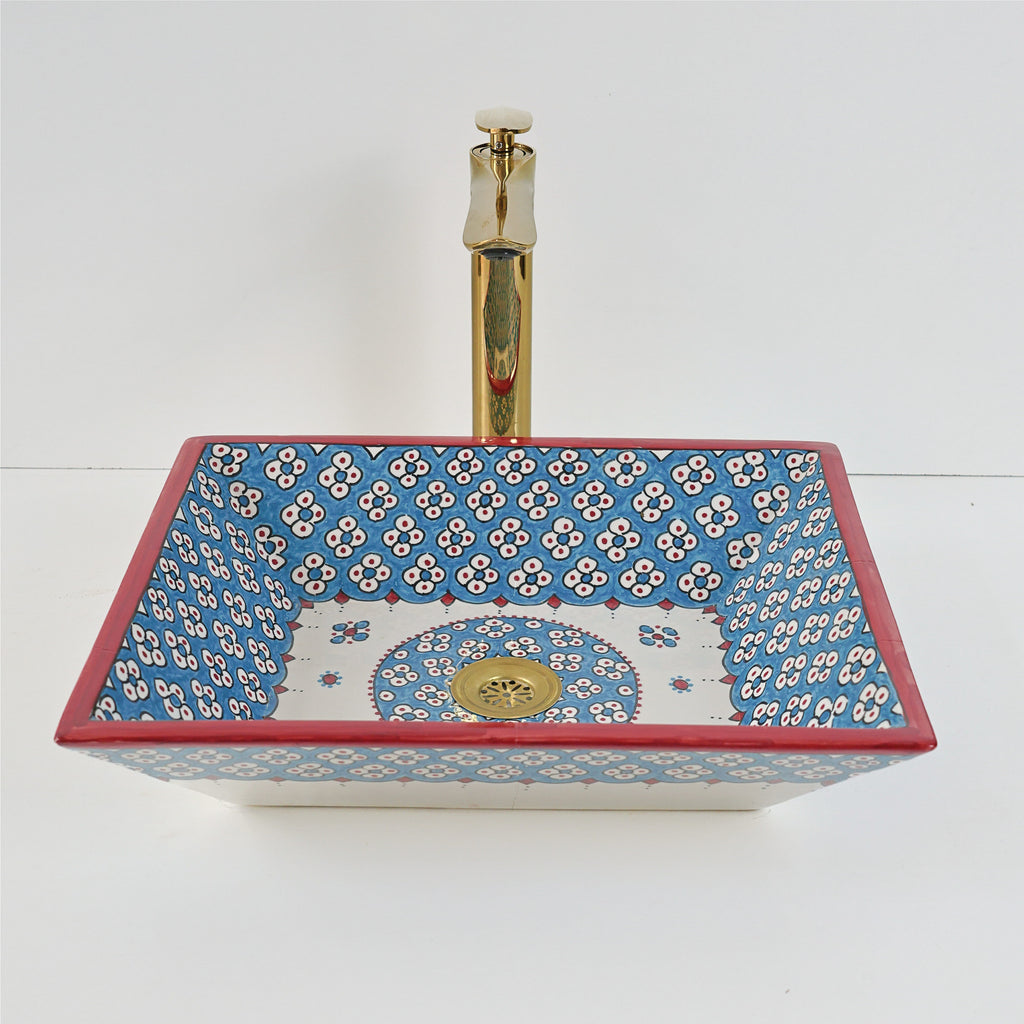 Vasque à poser design bicolore bleu ciel et rouge vif, style artistique contemporain pour salle de bain Maroc.