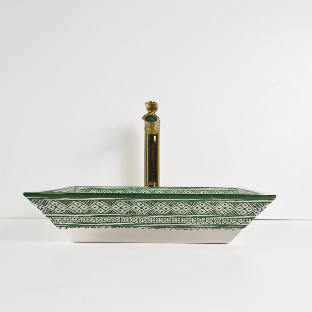 Lavabo artisanal vert  en zellige fassi, décoration authentique pour riad ou maison d'hôtes Marrakech.