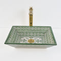 Lavabo artisanal vert en zellige fassi, décoration authentique pour riad ou maison d'hôtes Marrakech.