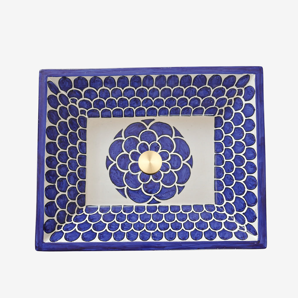 Lavabo bleu cobalt en Argile, style méditerranéen élégant pour villa ou appartement de standing au Maroc.