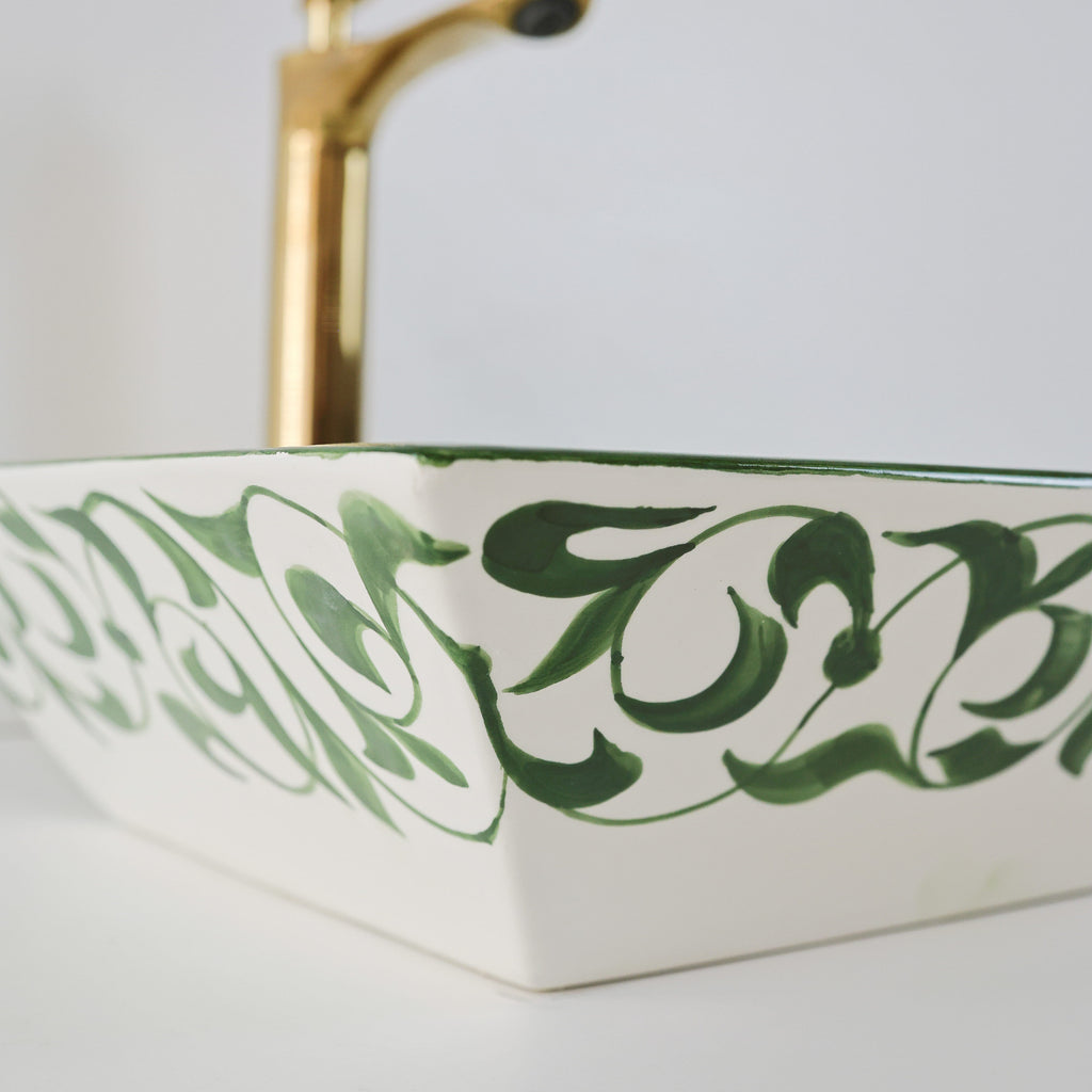 Vasque à poser vert en céramique brillante, design luxueux pour salle de bain moderne Casablanca.