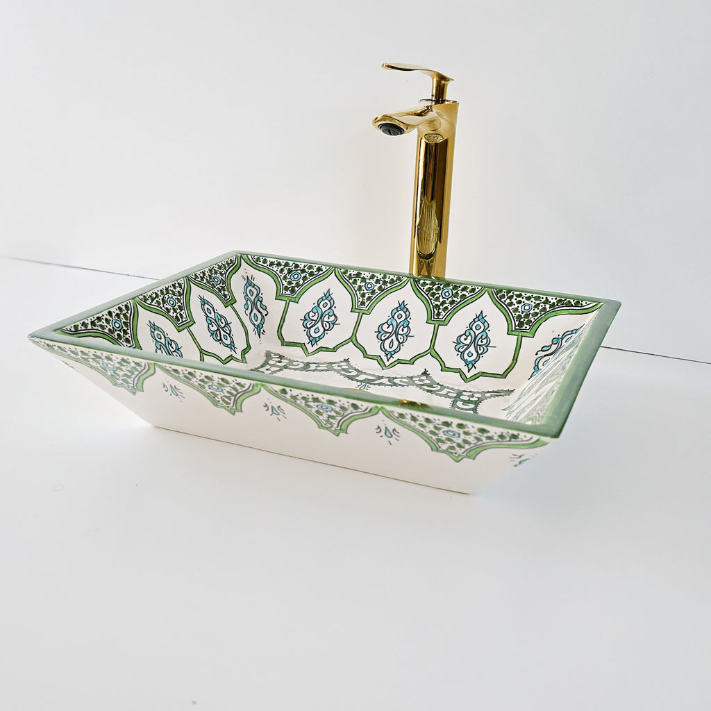 Double vasque rectangulaire pour salle de bain parentale luxe, finition porcelaine.
