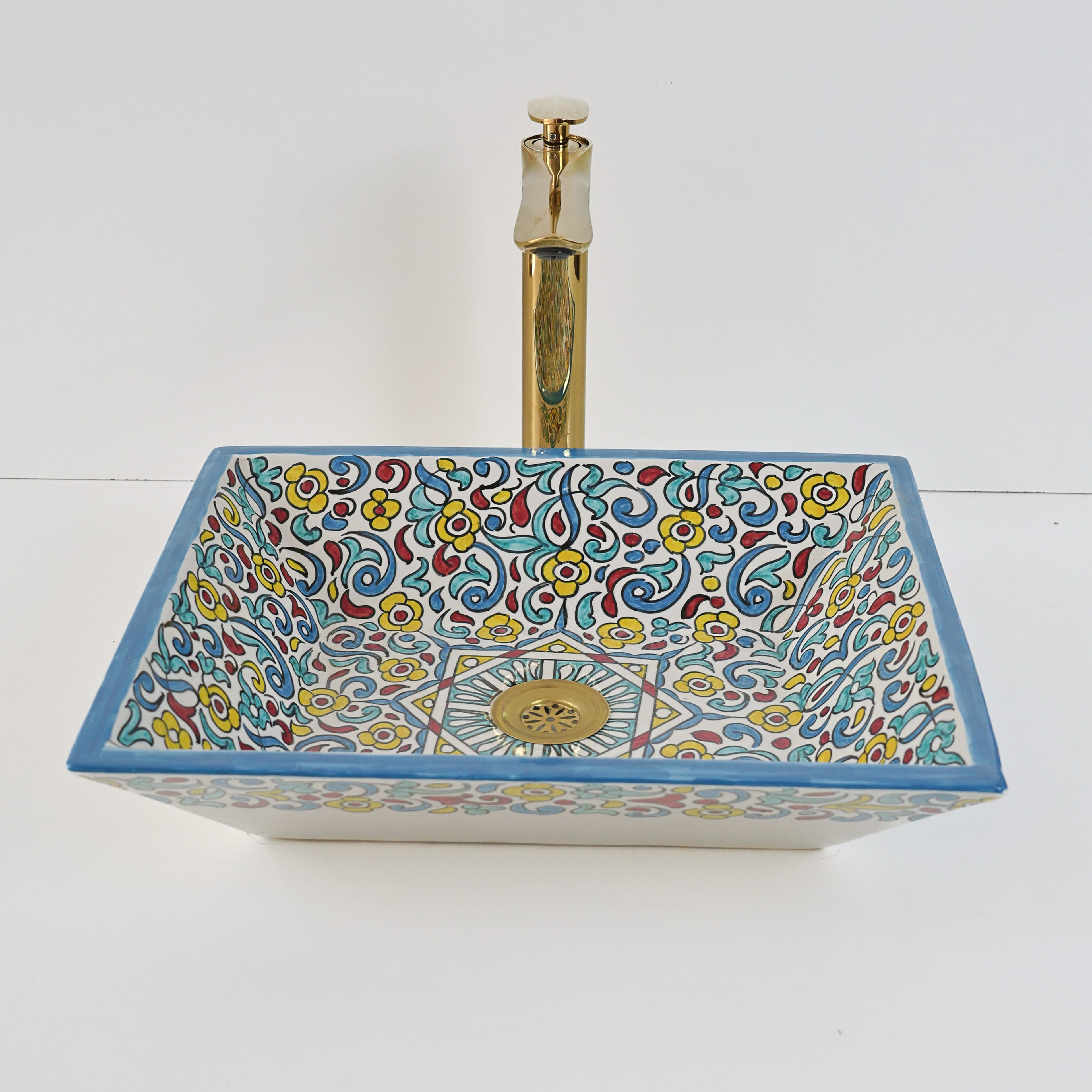 Vasque céramique peinte à la main motifs colorés, décoration artisanale Maroc.