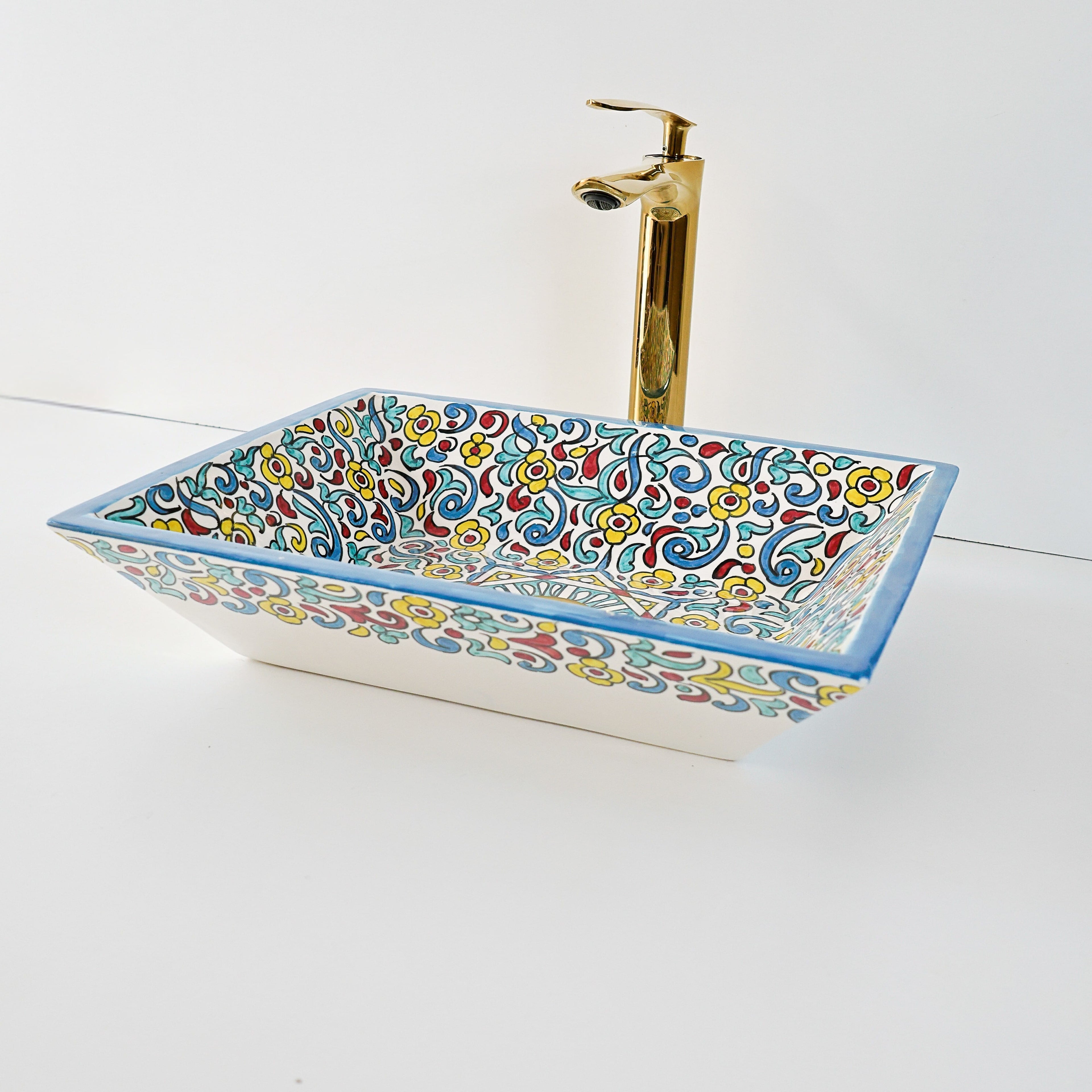 Vasque céramique peinte à la main motifs colorés, décoration artisanale Maroc.