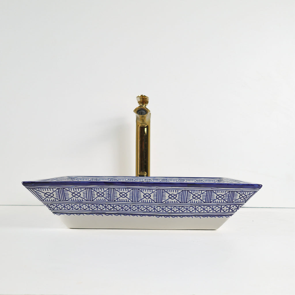 Lavabo d'angle compact pour petite salle de bain ou studio à Agadir.