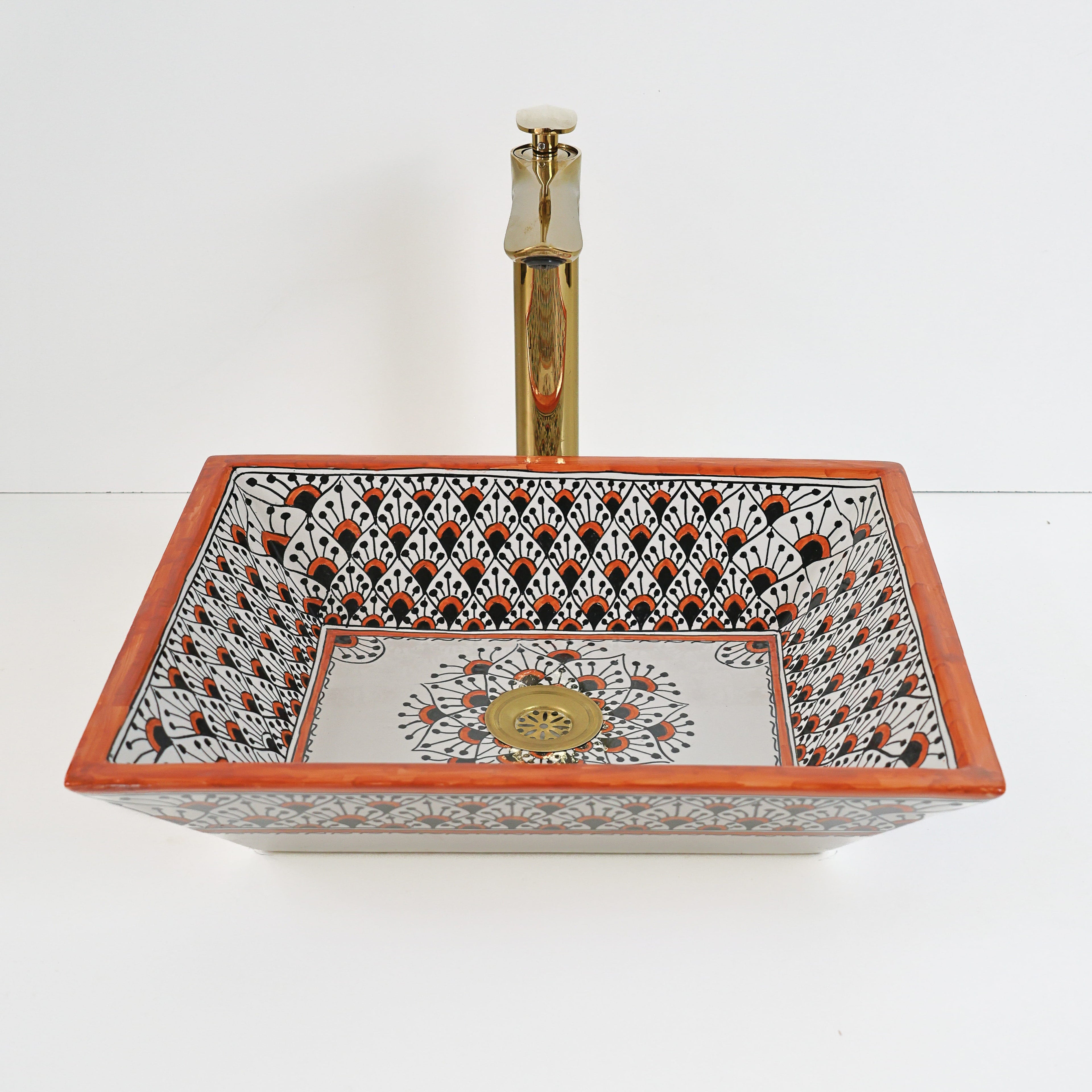 Lavabo sur pied rétro vintage blanc, salle de bain classique chic Tanger.
